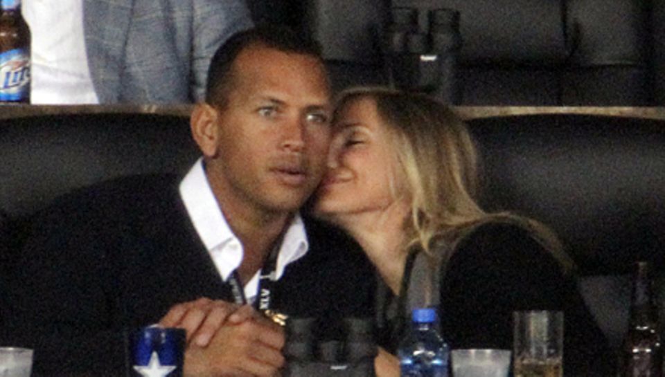 Diese Szene hatte ein Nachspiel: Kürzlich beim Super Bowl sucht Cameron Diaz auf der Tribüne A-Rods Nähe. Die Stadionkamera fäng Diese Szene hatte ein Nachspiel: Kürzlich beim Super Bowl sucht Cameron Diaz auf der Tribüne A-Rods Nähe. Die Stadionkamera fäng