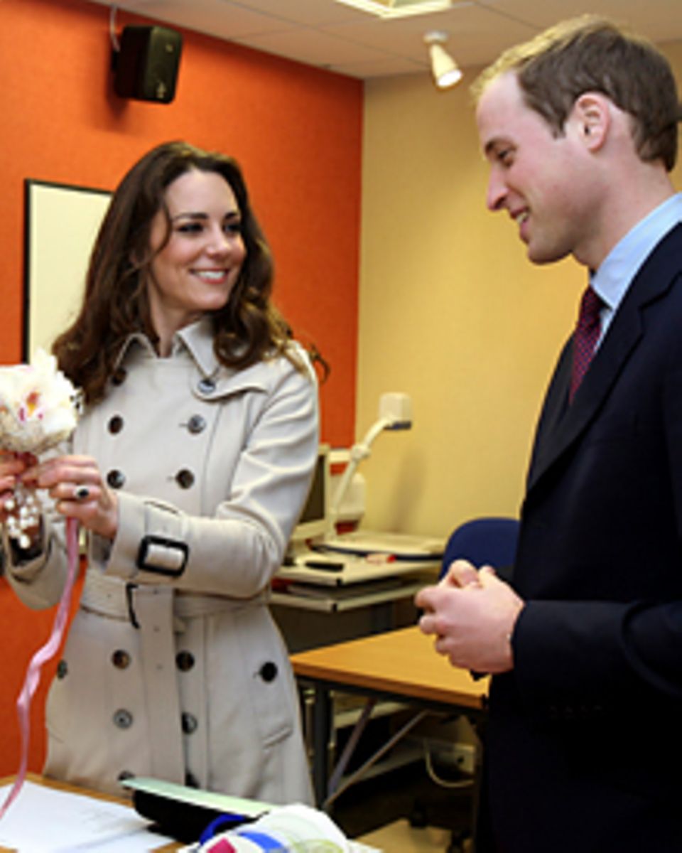 "Den Strauß überlasse ich ihr", scherzte William, als er und Kate an der Agrarhochschule von Greenmount die Kunst des Blumenbind "Den Strauß überlasse ich ihr", scherzte William, als er und Kate an der Agrarhochschule von Greenmount die Kunst des Blumenbind