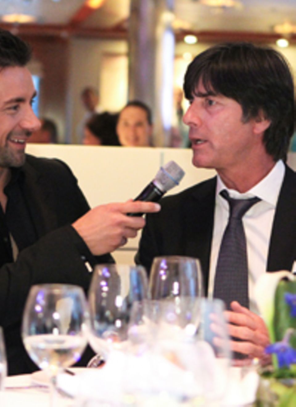 Bundestrainer Jogi Löw im Gespräch mit Marco Schreyl. Bundestrainer Jogi Löw im Gespräch mit Marco Schreyl.