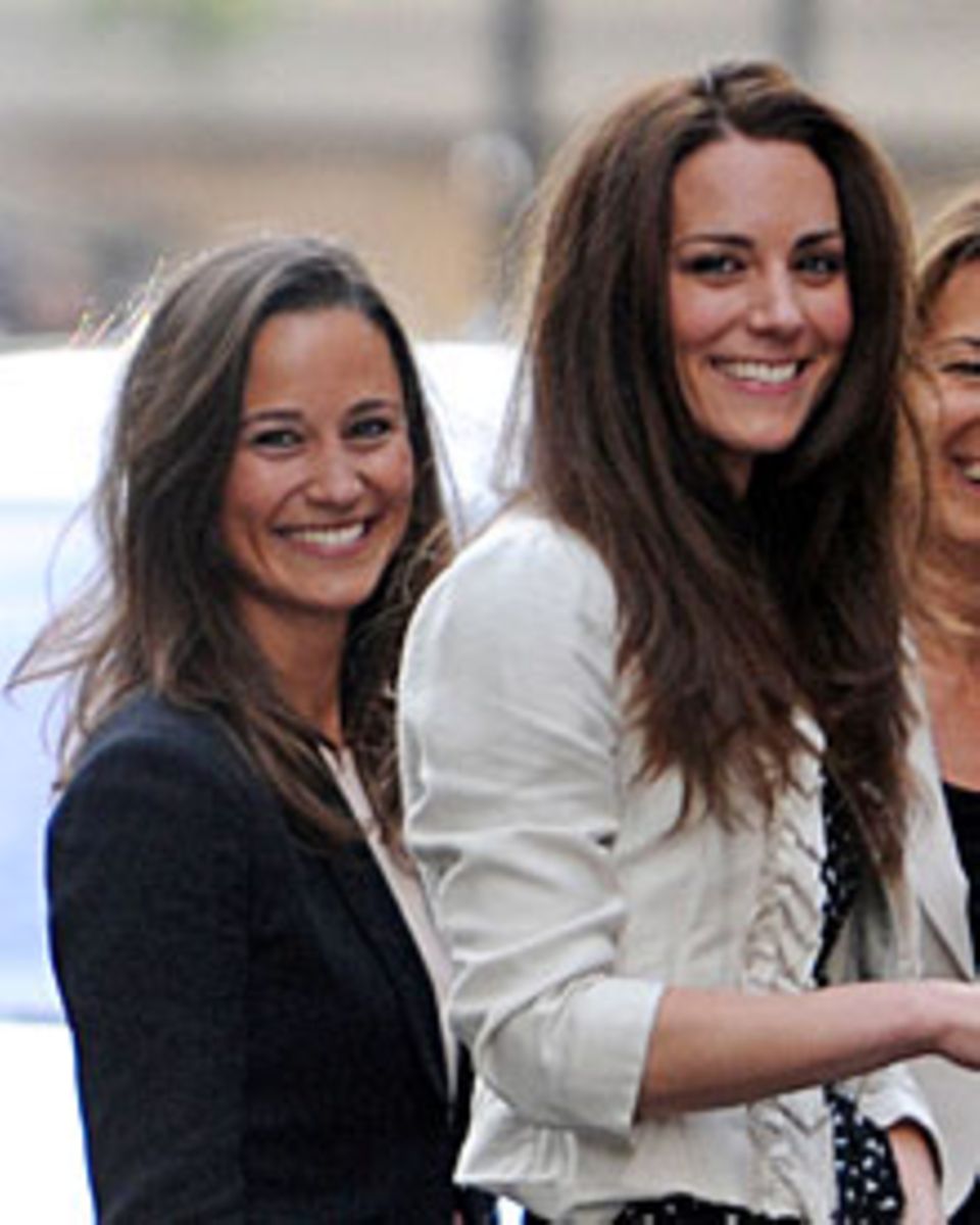 Starkes Doppel: Pippa Middleton scheint die allgemeine Aufmerksamkeit mehr zu genießen als ihre zurückhaltendere Schwester Kate. Starkes Doppel: Pippa Middleton scheint die allgemeine Aufmerksamkeit mehr zu genießen als ihre zurückhaltendere Schwester Kate.