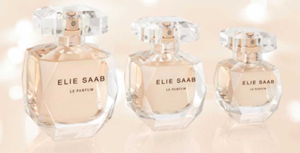 Das Eau de Parfum ist in drei Größen (30ml, 50ml sowie 90ml) erhältlich. Das Eau de Parfum ist in drei Größen (30ml, 50ml sowie 90ml) erhältlich.