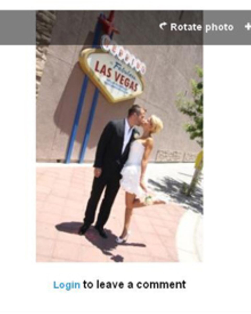 Sylvie van der Vaart und ihr Mann Rafael vor der Kapelle in Las Vegas. Sylvie van der Vaart und ihr Mann Rafael vor der Kapelle in Las Vegas.