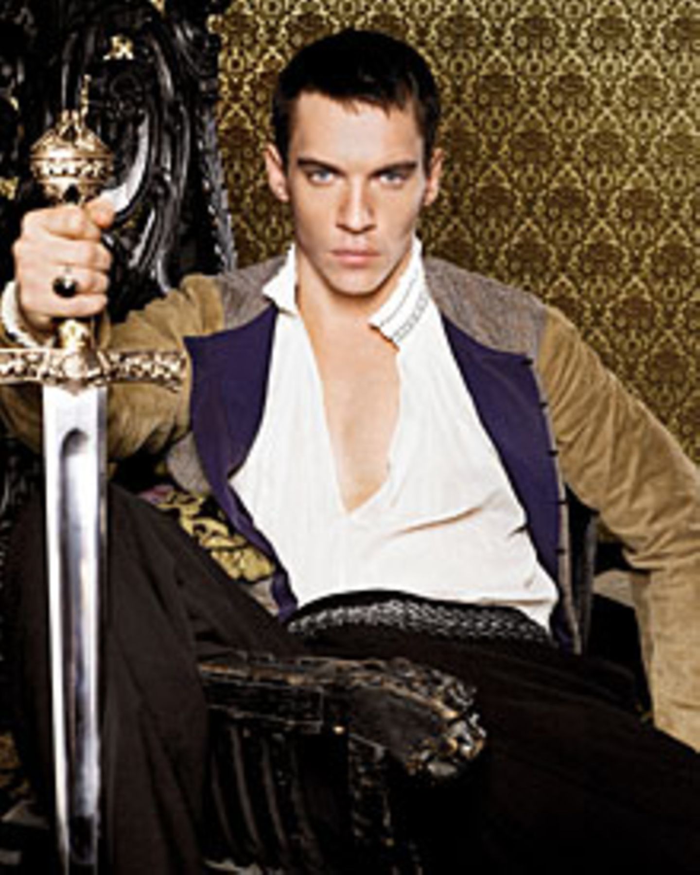 Vor der Kamera ein König: In der Historien-Serie "Die Tudors" machte Jonathan Rhys Meyers als Heinrich VIII. Furore. Zuletzt dre Vor der Kamera ein König: In der Historien-Serie "Die Tudors" machte Jonathan Rhys Meyers als Heinrich VIII. Furore. Zuletzt dre