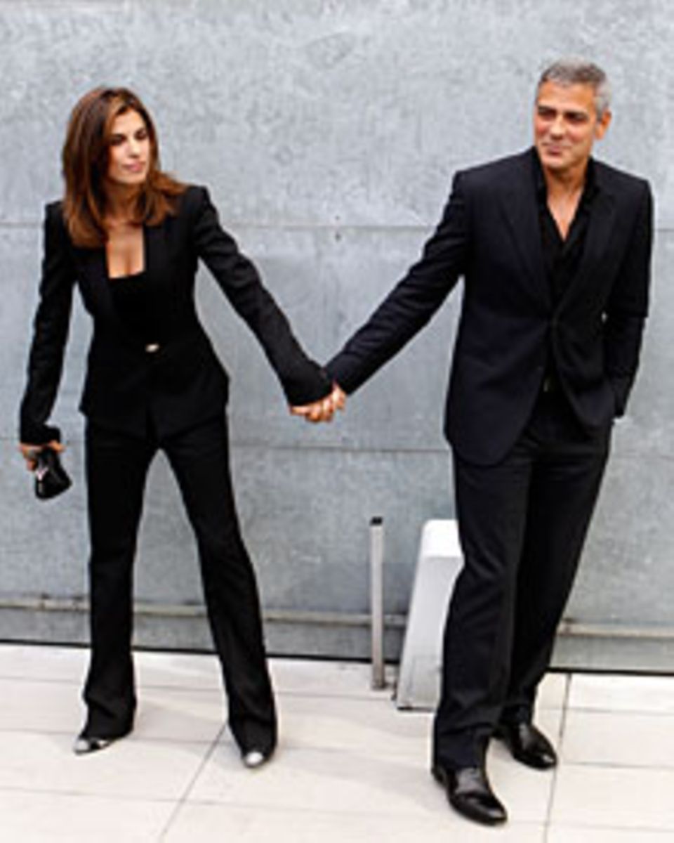 Die Frauen erliegen reihenweise George Clooneys Charme. Von seinem Namen zu profitieren ist Elisabetta Canalis besonders gut gel Die Frauen erliegen reihenweise George Clooneys Charme. Von seinem Namen zu profitieren ist Elisabetta Canalis besonders gut gel