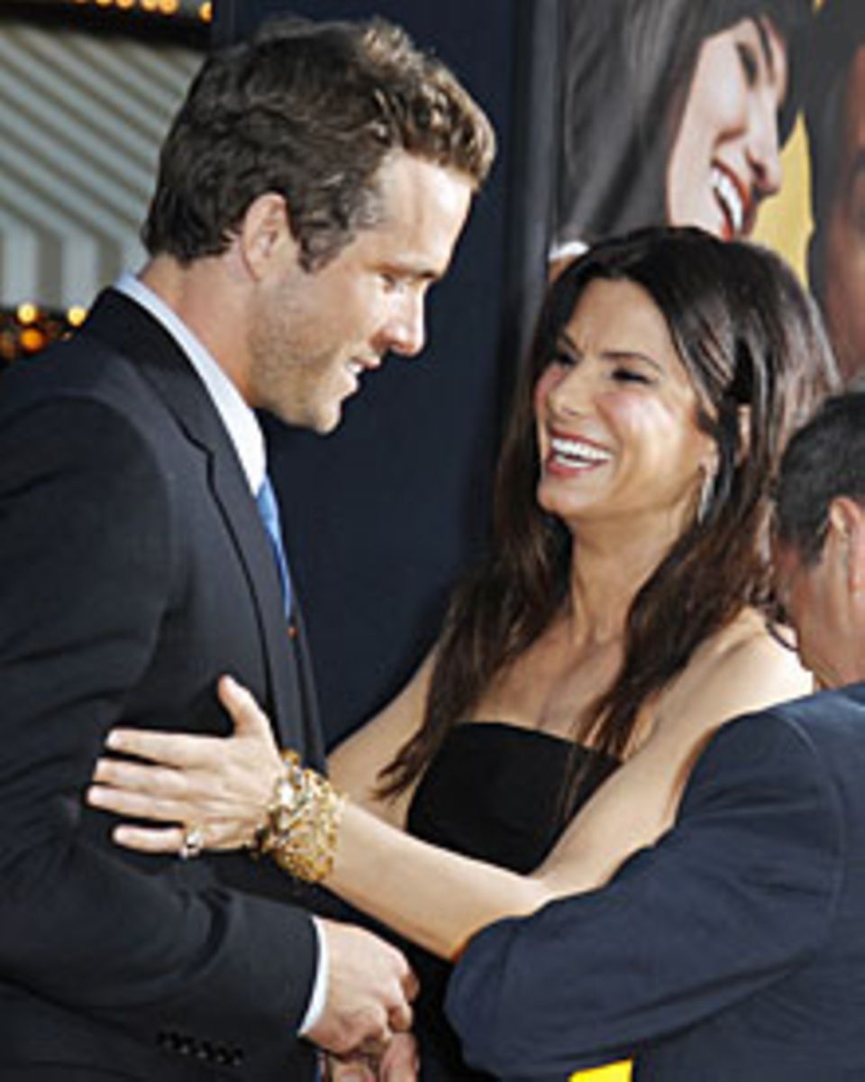 Sandra Bullock begleitete Ryan Reynolds in Los Angeles zur Premiere seiner neuen Komödie "Wie ausgewechselt". Ihre Zuneigung sei Sandra Bullock begleitete Ryan Reynolds in Los Angeles zur Premiere seiner neuen Komödie "Wie ausgewechselt". Ihre Zuneigung sei