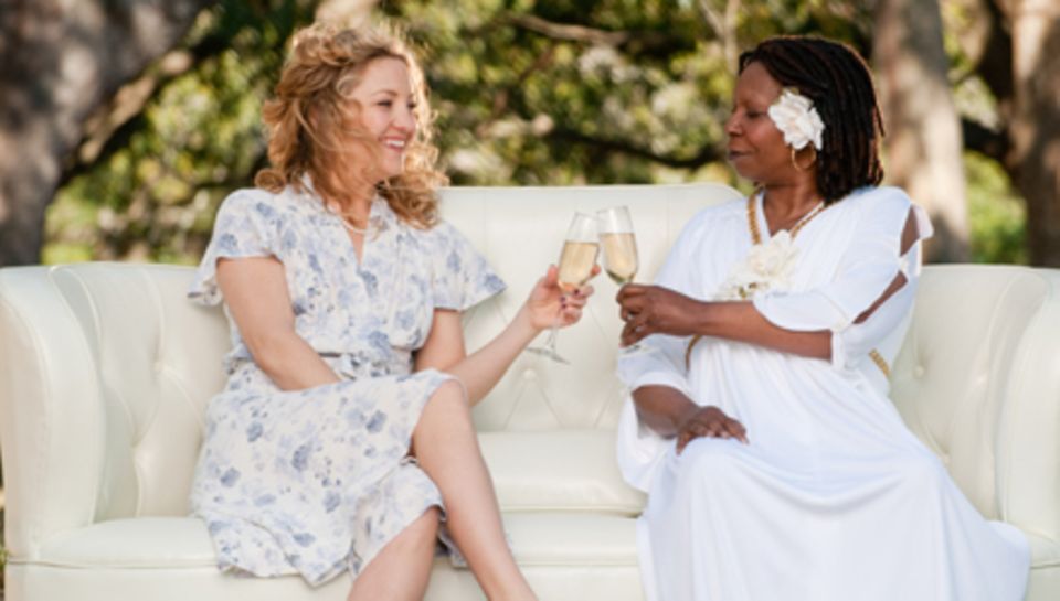Die Kultschauspielerin Whoopi Goldberg gibt sich als göttlicher Beistand zum Glück nicht der Lächerlichkeit preis. Die Kultschauspielerin Whoopi Goldberg gibt sich als göttlicher Beistand zum Glück nicht der Lächerlichkeit preis.