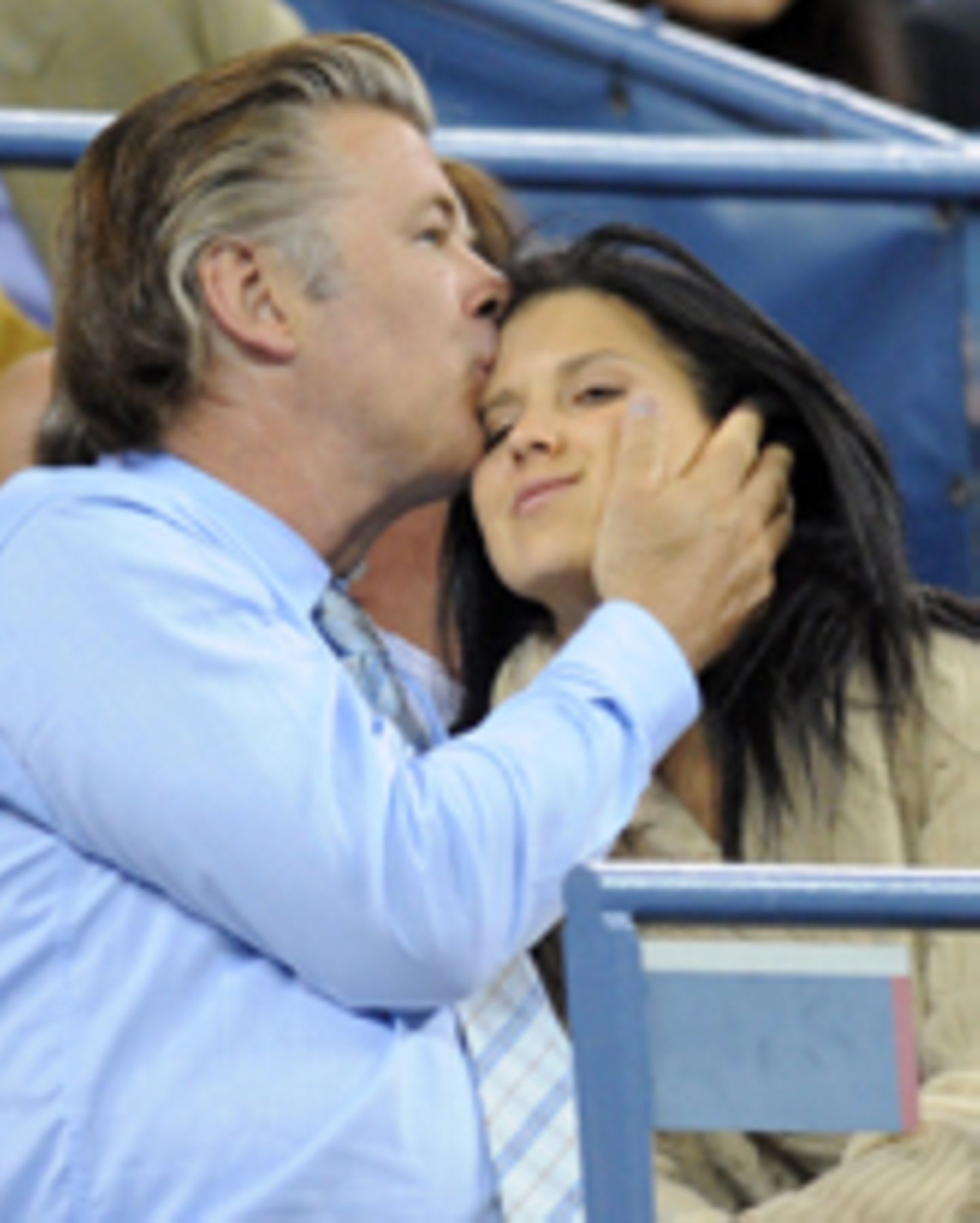 Alec Baldwin Turteln Beim Tennis Gala De