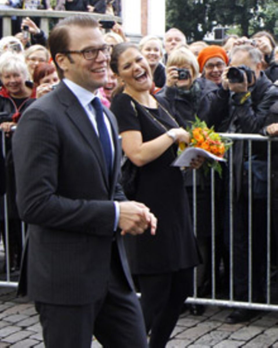 Prinzessin Victoria und Prinz Daniel freuen sich über den herzlichen Empfang in Finnland. Prinzessin Victoria und Prinz Daniel freuen sich über den herzlichen Empfang in Finnland.