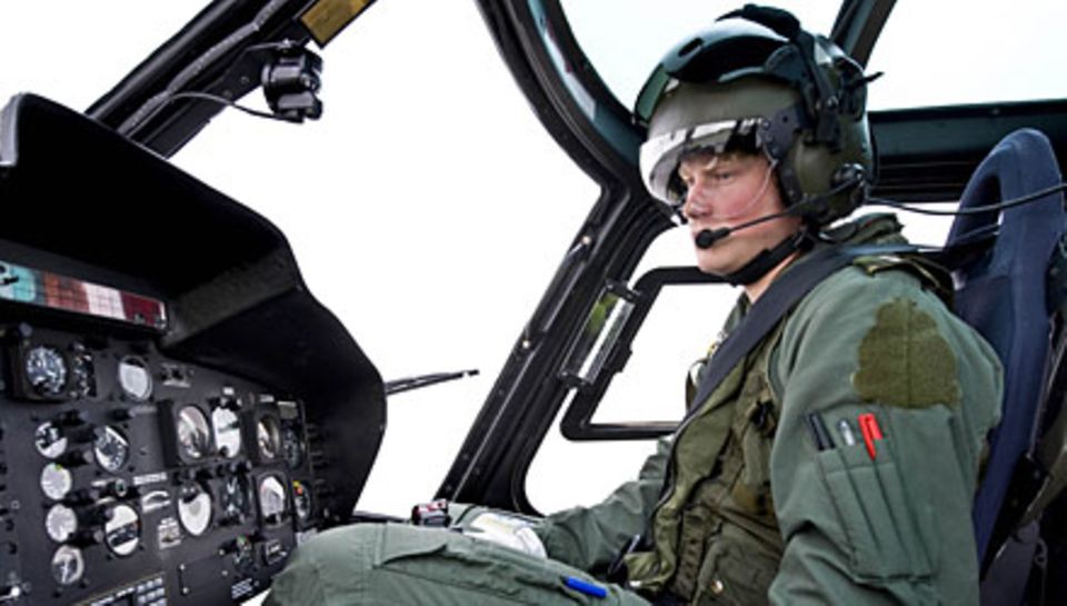 Macht gern Party, wird aber auch als Kampfflieger geschätzt: Prinz Harry, 27, Hauptmann der Royal Air Force.