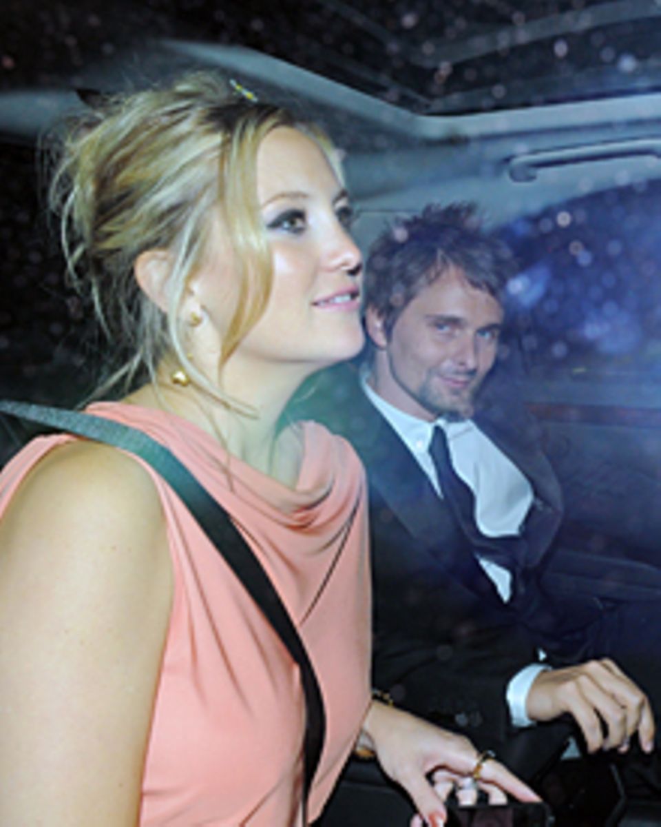 Blumenkind: Zur Geburtstagsparty von Stella McCartney trug Kate Hudson Blüten im Haar. An ihrer Seite, ebenfalls ganz entspannt, Blumenkind: Zur Geburtstagsparty von Stella McCartney trug Kate Hudson Blüten im Haar. An ihrer Seite, ebenfalls ganz entspannt,