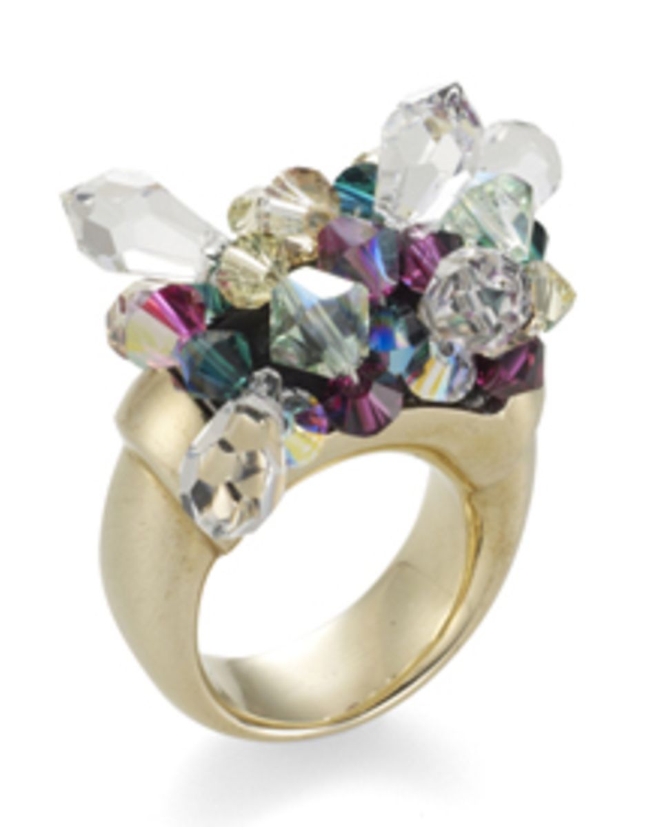 Bestimmt das schönste Geschenk unter?m Weihnachtsbaum: Ring von Atelier Swarovski by Mary Katrantzou, ca. 170 Euro Bestimmt das schönste Geschenk unter?m Weihnachtsbaum: Ring von Atelier Swarovski by Mary Katrantzou, ca. 170 Euro