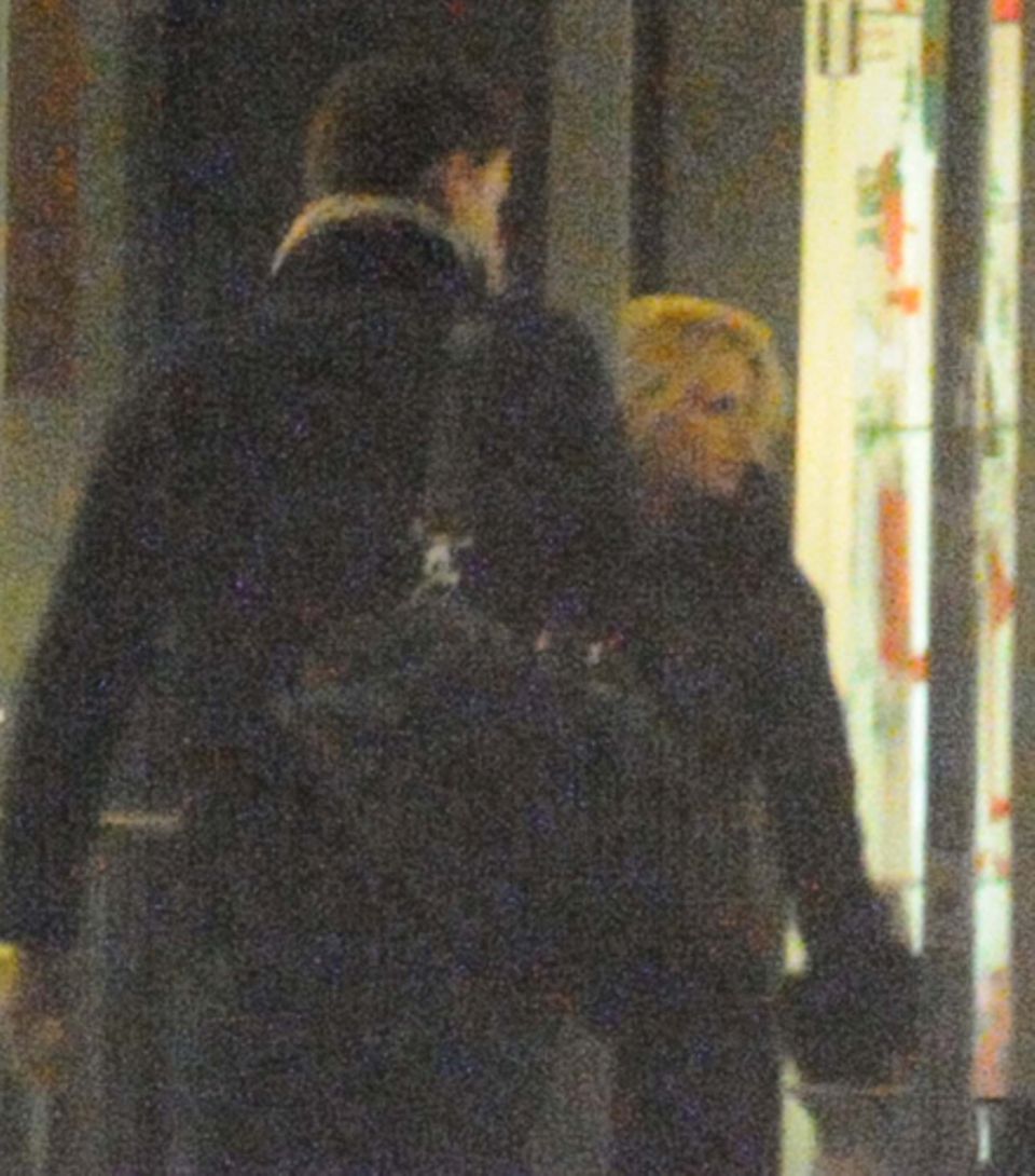 Michelle Hunziker und Tomaso Trussardi beim gemeinsamen Bummeln in Mailand. Michelle Hunziker und Tomaso Trussardi beim gemeinsamen Bummeln in Mailand.