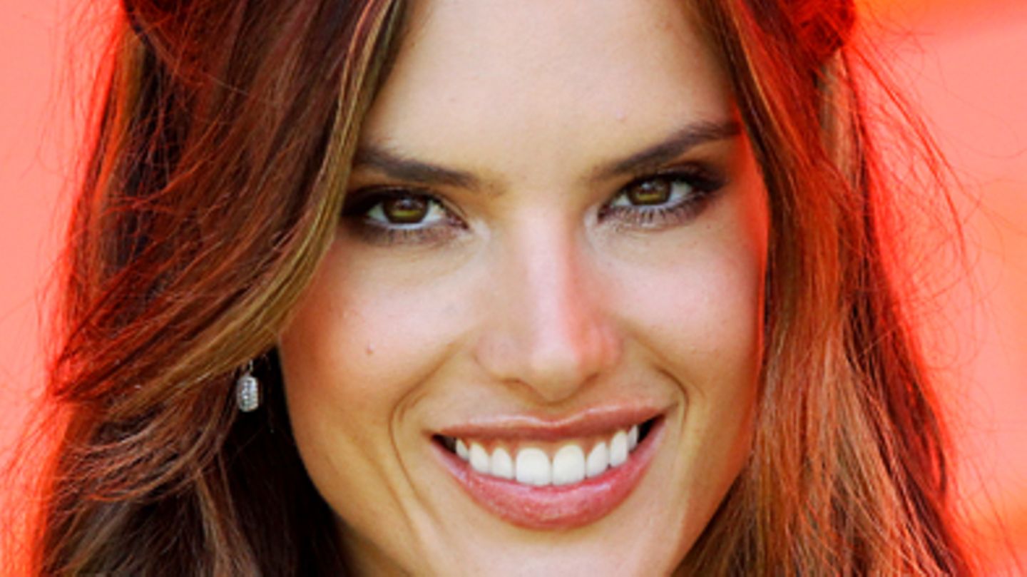 Alessandra Ambrosio Schwangerer Engel GALA.de