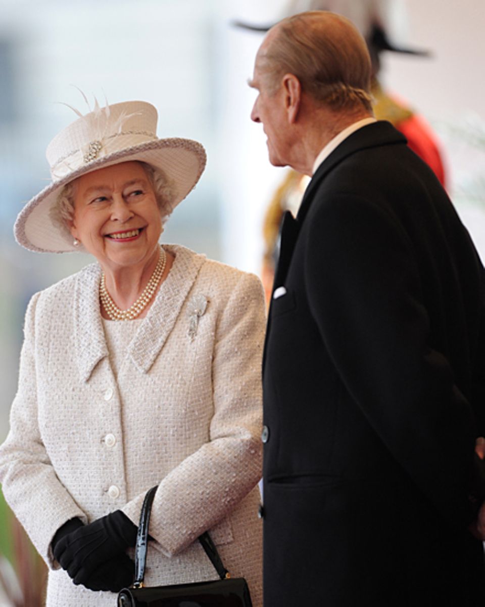 Die Queen, hier mit Ehemann Prinz Philip, feiert in diesem Jahr ihr diamantenes Thronjubiläum. Dabei würde sie sich ungern die S