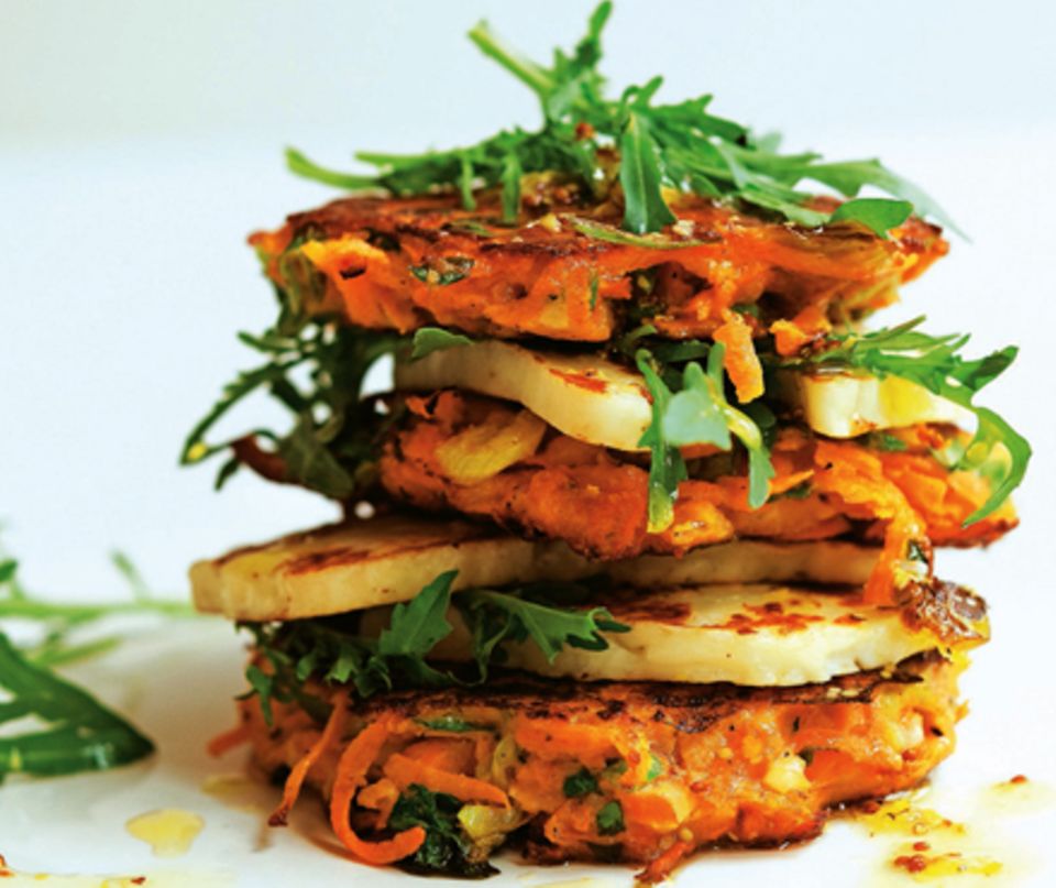 Möhrentaler mit Koriander, Halloumi und Zitronensoße Möhrentaler mit Koriander, Halloumi und Zitronensoße