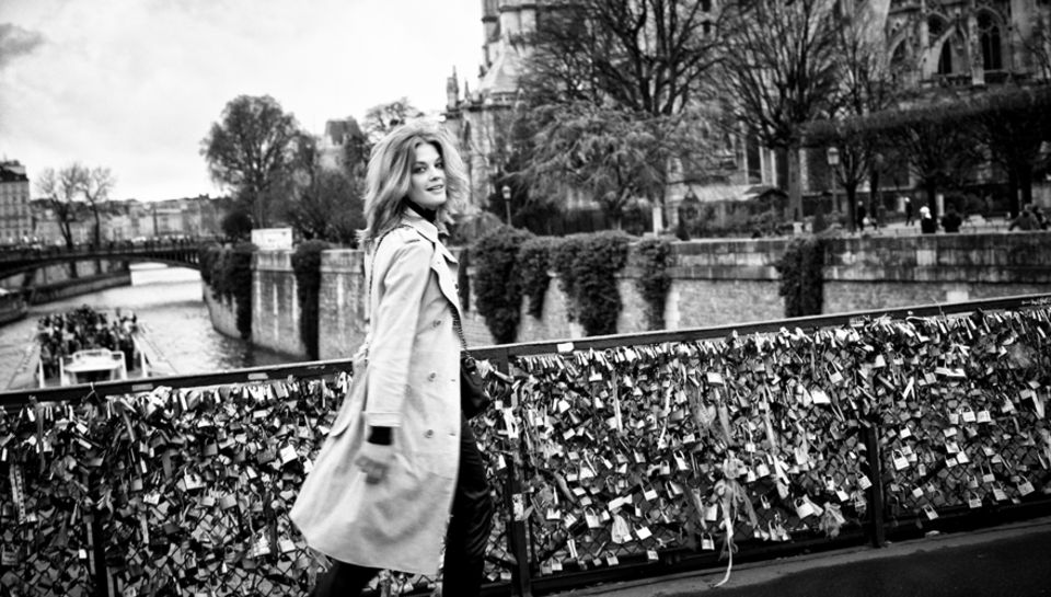 Auf immer und ewig. Eine der schönsten kleinen Seine-Brücken: die Pont de l ?Archevêché zu Füßen von Notre Dame. Marie Bäumer:"W Auf immer und ewig. Eine der schönsten kleinen Seine-Brücken: die Pont de l ?Archevêché zu Füßen von Notre Dame. Marie Bäumer:"W