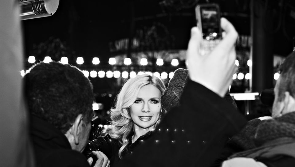 Es ist eiskalt, aber Veronica Ferres, ganz Profi, lächelt die Minusgrade bei der Eröffnung vorm Berlinale-Palast einfach weg. Es ist eiskalt, aber Veronica Ferres, ganz Profi, lächelt die Minusgrade bei der Eröffnung vorm Berlinale-Palast einfach weg.