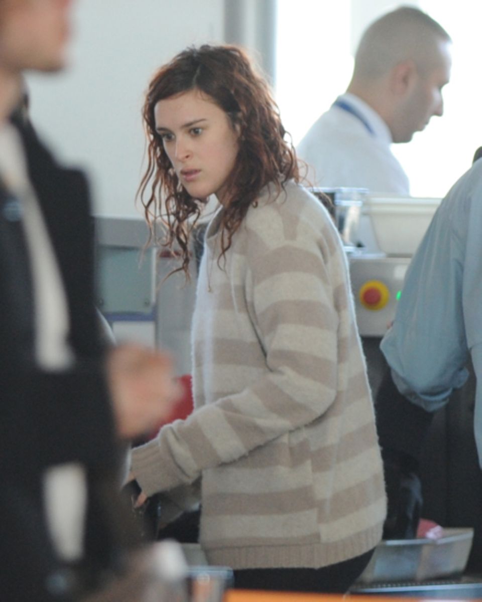 Rumer Willis, 23, flog am Wochenende zu einer Thomas Sabo Party in München ein. Sie wirkte bedrückt und reiste am nächsten Morge Rumer Willis, 23, flog am Wochenende zu einer Thomas Sabo Party in München ein. Sie wirkte bedrückt und reiste am nächsten Morge