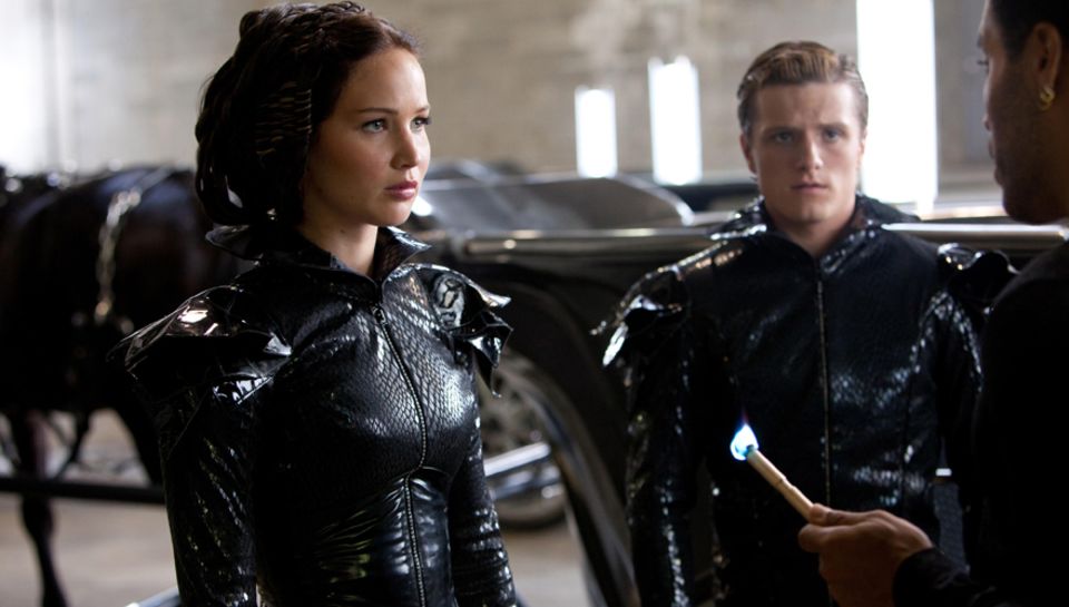 Kurz vor dem Start der "Hungerspiele" erhalten Katniss und Peeta (Josh Hutcherson) letzte Anweisungen - bevor ihr Kampf um Leben Kurz vor dem Start der "Hungerspiele" erhalten Katniss und Peeta (Josh Hutcherson) letzte Anweisungen - bevor ihr Kampf um Leben