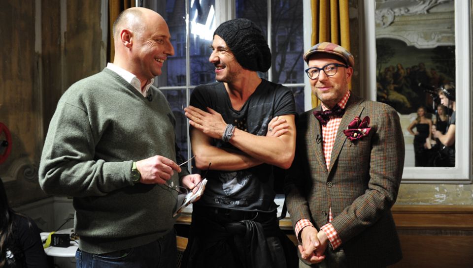 GALA-Chefredakteur Peter Lewandowski berät sich mit den GNTM-Juroren Thomas Hayo und Thomas Rath (v. l.) GALA-Chefredakteur Peter Lewandowski berät sich mit den GNTM-Juroren Thomas Hayo und Thomas Rath (v. l.)