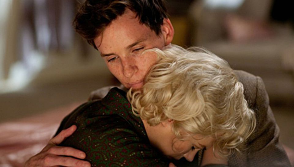 In Colin Clark (Eddie Redmayne) findet Marilyn Monroe (Michelle Williams) schnell einen Vertrauten.