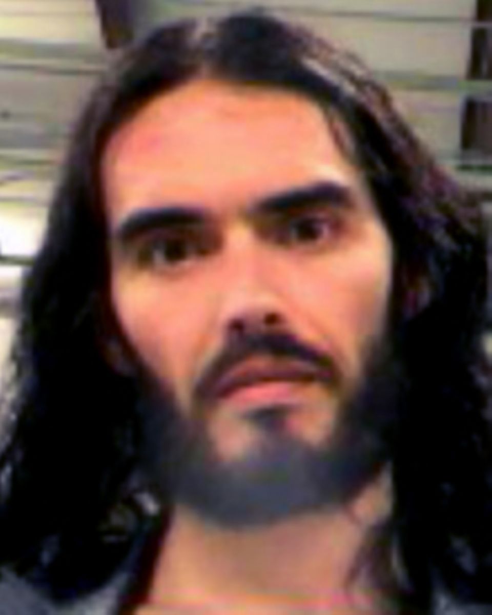 Im Rahmen seiner Inhaftierung wurde von Russell Brands ein "mug shot" geknipst. Im Rahmen seiner Inhaftierung wurde von Russell Brands ein "mug shot" geknipst.
