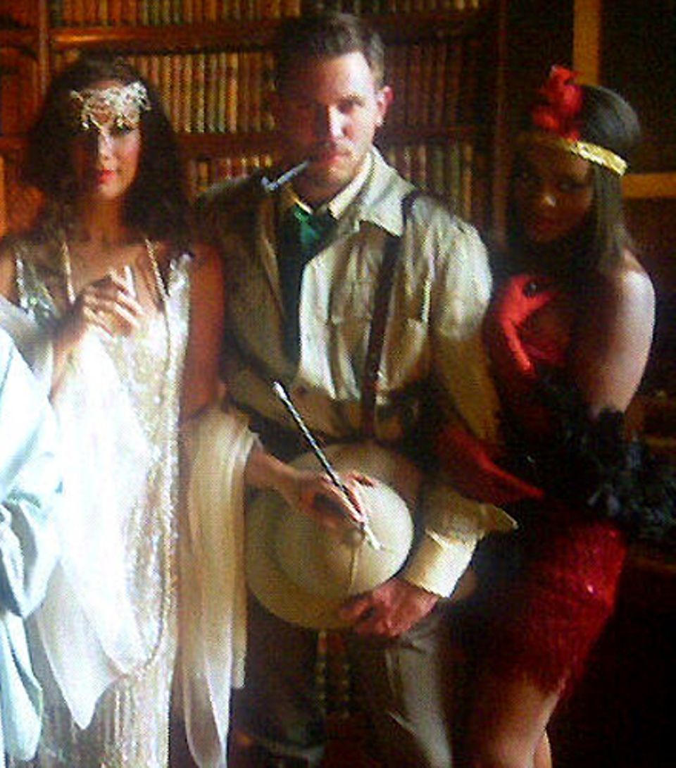 Leona Lewis, Dennis Jauch und Keisha Buchanan haben sich für das Krimi-Wochenende auf dem Land in Schale geworfen.