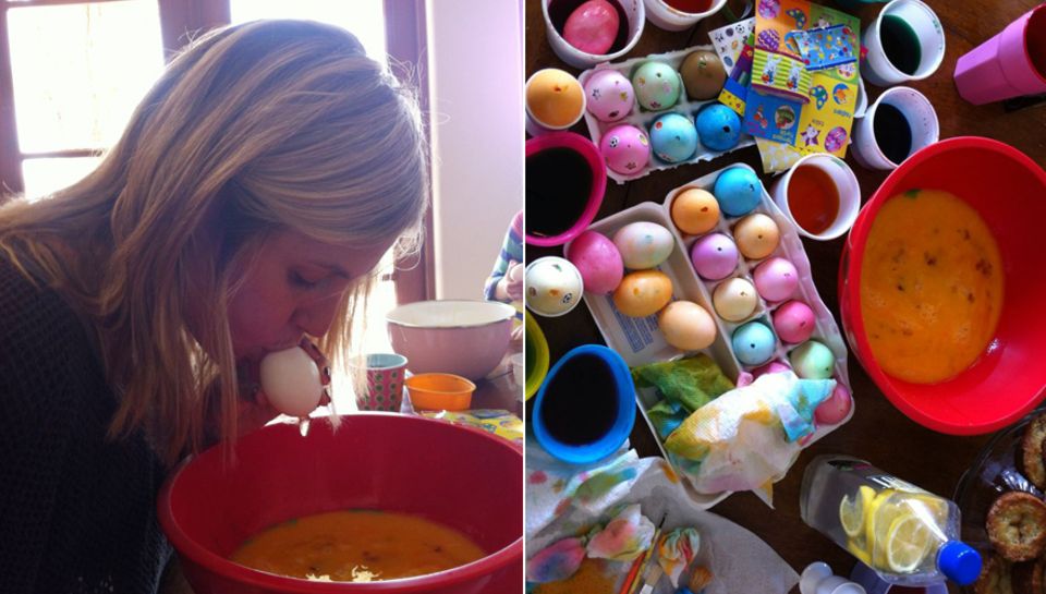 Supermutti: Heidi twitterte zu Ostern Bilder von sich, wie sie mit ihren Kindern Ostereier ausbläst und bemalt. Supermutti: Heidi twitterte zu Ostern Bilder von sich, wie sie mit ihren Kindern Ostereier ausbläst und bemalt.