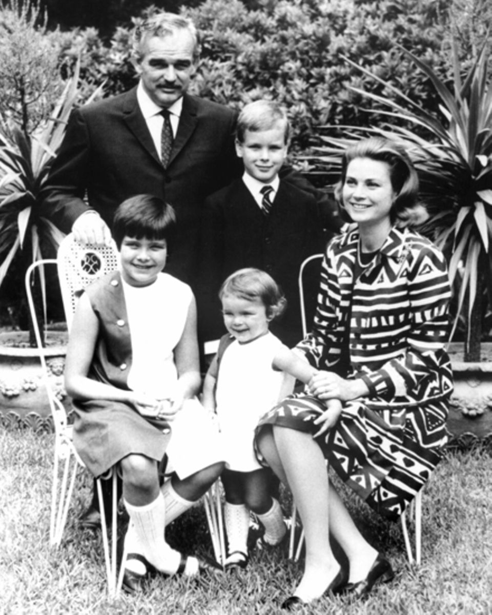 Genauso wie der Schauspielerin ging auch Fürstin Gracia die Familie über alles, hier auf einem Familienportrait von 1976 mit Für