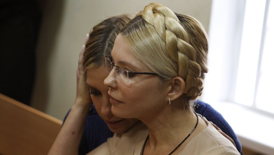 Misshandelt? Zu Unrecht inhaftiert? Jewgenija will nicht eher ruhen, als bis ihre Mutter, die Politikerin Julija Timoschenko fre Misshandelt? Zu Unrecht inhaftiert? Jewgenija will nicht eher ruhen, als bis ihre Mutter, die Politikerin Julija Timoschenko fre