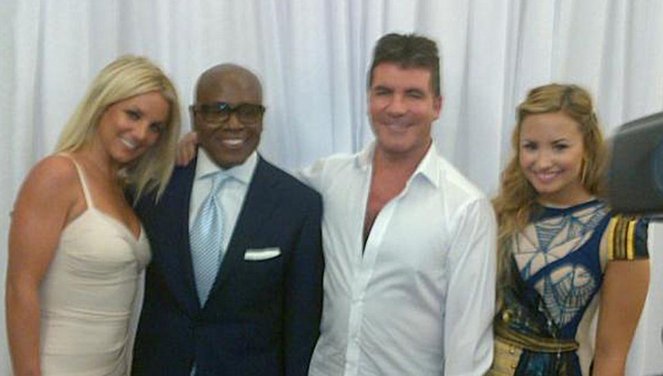 Dieses Foto von sich und den anderen Jurymitgliedern postete Britney Spears auf ihrem Twitter-Account.