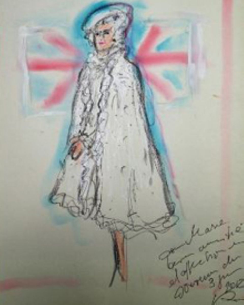 Zeichnung mit Hofknicks: Her Majesty, Queen Elizabeth II, wie Modeschöpfer Karl Lagerfeld sie zum 60. Thronjubiläum gern gesehen