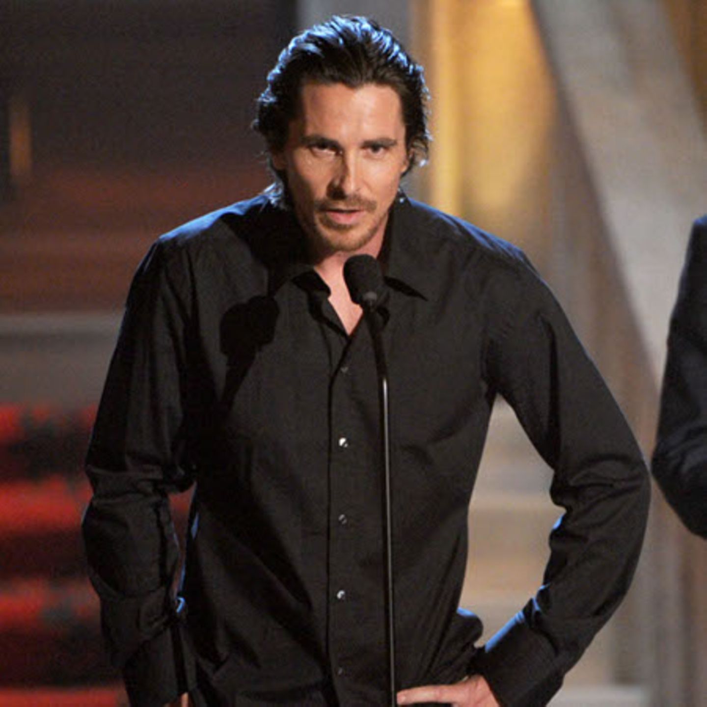 Christian Bale: Er hat 'Armani'-Garderobe am Set 