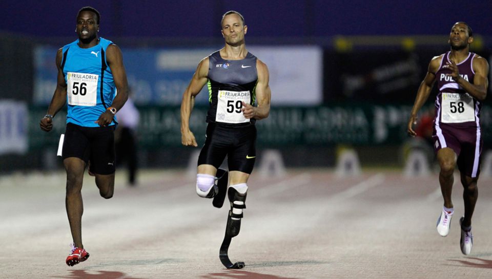 Wettbewerbsvorteil? Da Pistorius bei der Leichtathletik WM 2011 in Südkorea) mit Karbon Prothesen läuft, musste er vors internat