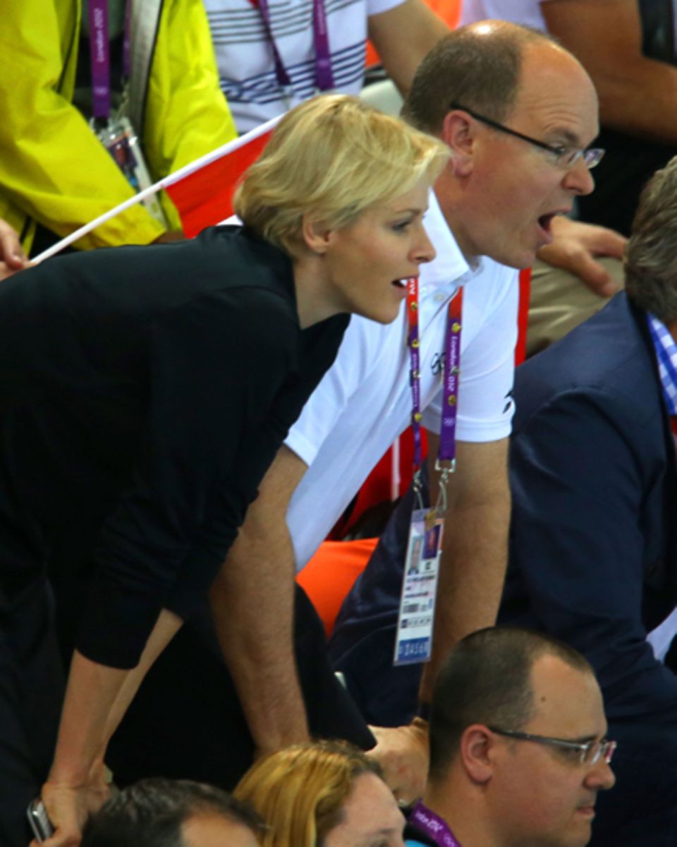 Fürstin Charlène und Fürst Albert fiebern bei den Olympischen Spielen in London mit. Fürstin Charlène und Fürst Albert fiebern bei den Olympischen Spielen in London mit.