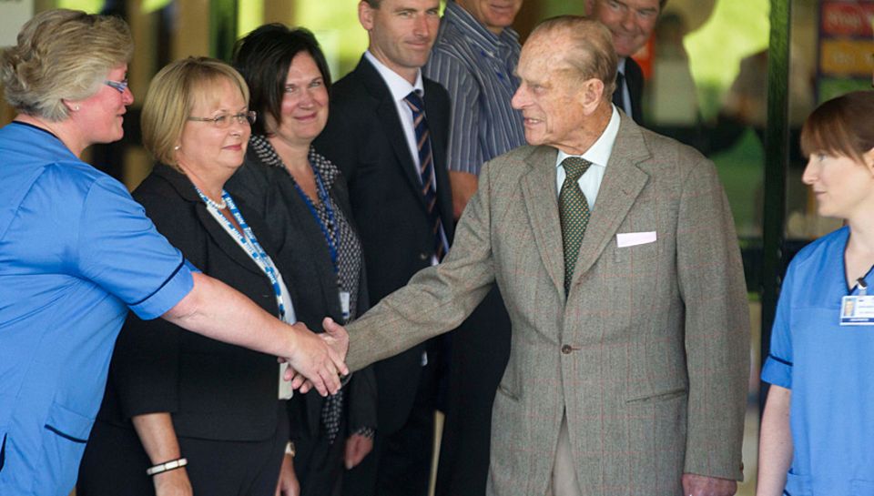 Prinz Philip bedankt und verabschiedet sich aus dem Krankenhaus. Prinz Philip bedankt und verabschiedet sich aus dem Krankenhaus.