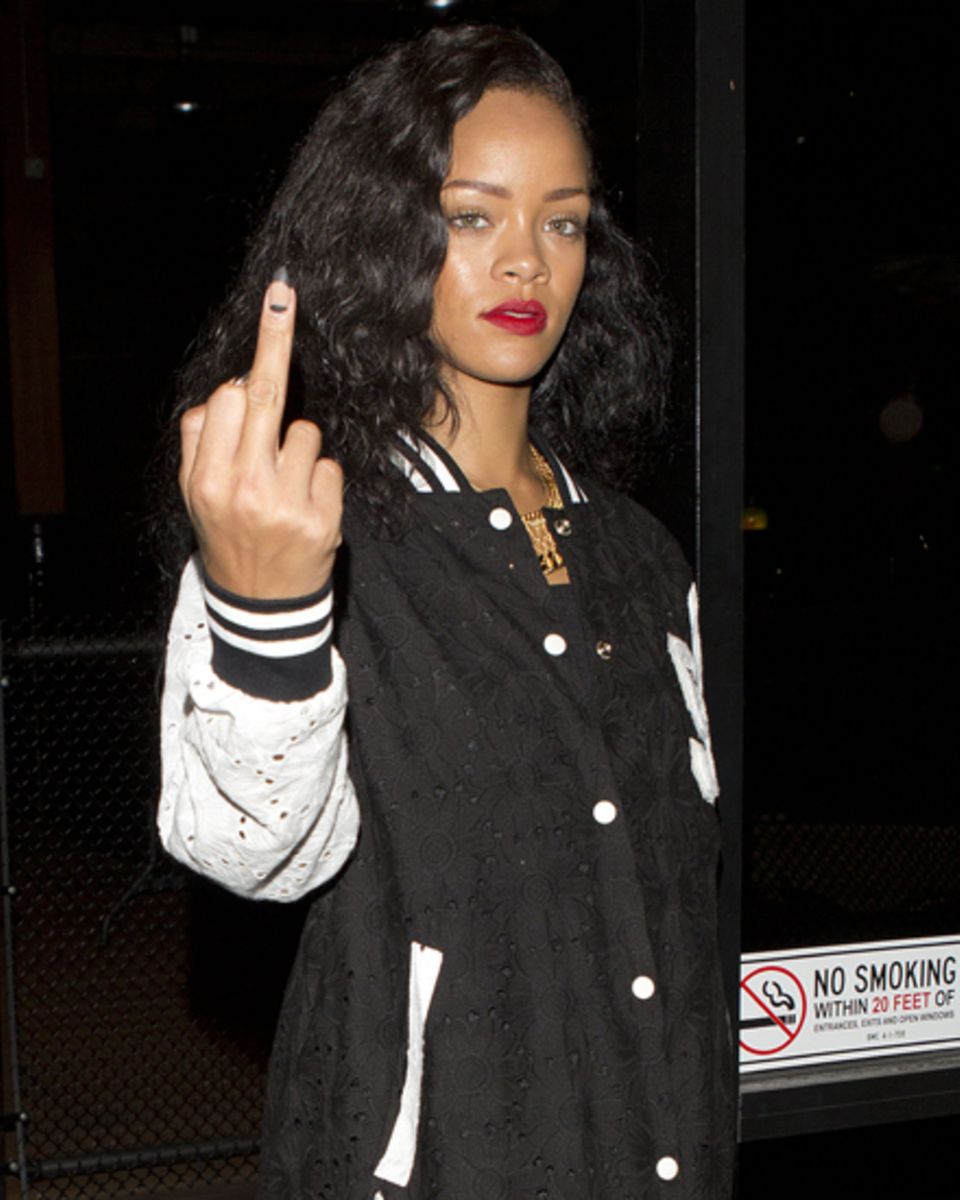 Begrüßung für die Fotografen: Dass Rihanna mit Rob Kardashian einen Club in Hollywood besucht, sollten sie Fotografen eigentlich Begrüßung für die Fotografen: Dass Rihanna mit Rob Kardashian einen Club in Hollywood besucht, sollten sie Fotografen eigentlich