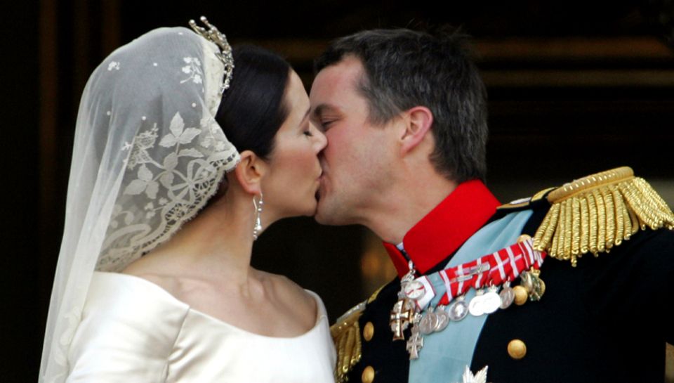 14. Mai 2004: Eine echte Traumhochzeit: Eine Frau vom Ende der Welt - Mary stammt aus Australien - heiratet einen der begehrtest 14. Mai 2004: Eine echte Traumhochzeit: Eine Frau vom Ende der Welt - Mary stammt aus Australien - heiratet einen der begehrtest
