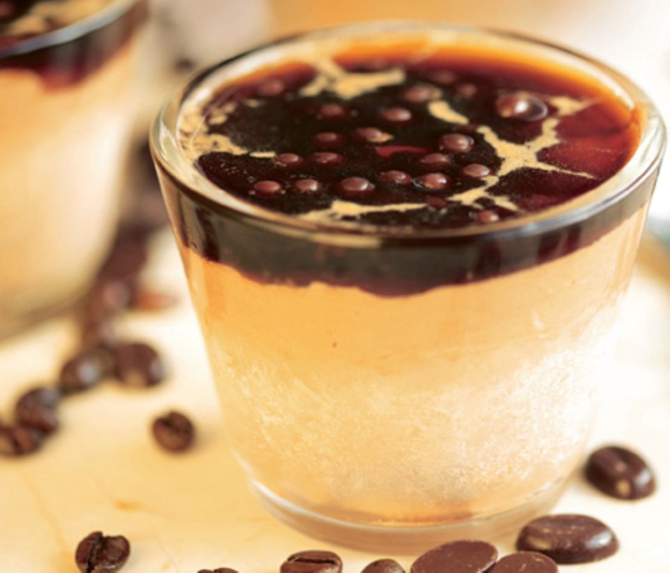 Schokoladenparfait mit Cappuccinosoße Schokoladenparfait mit Cappuccinosoße