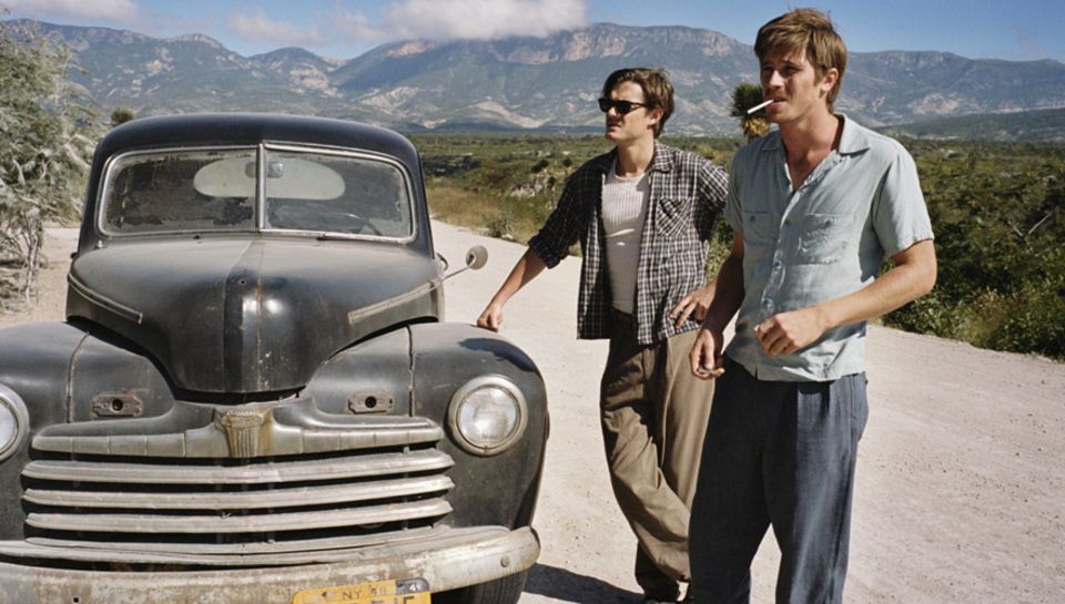 Sal (Sam Riley) und Dean (Garrett Hedlund)fahren kreuz und quer durch Amerika auf der Suche nach dem nächsten Rausch. Sal (Sam Riley) und Dean (Garrett Hedlund)fahren kreuz und quer durch Amerika auf der Suche nach dem nächsten Rausch.