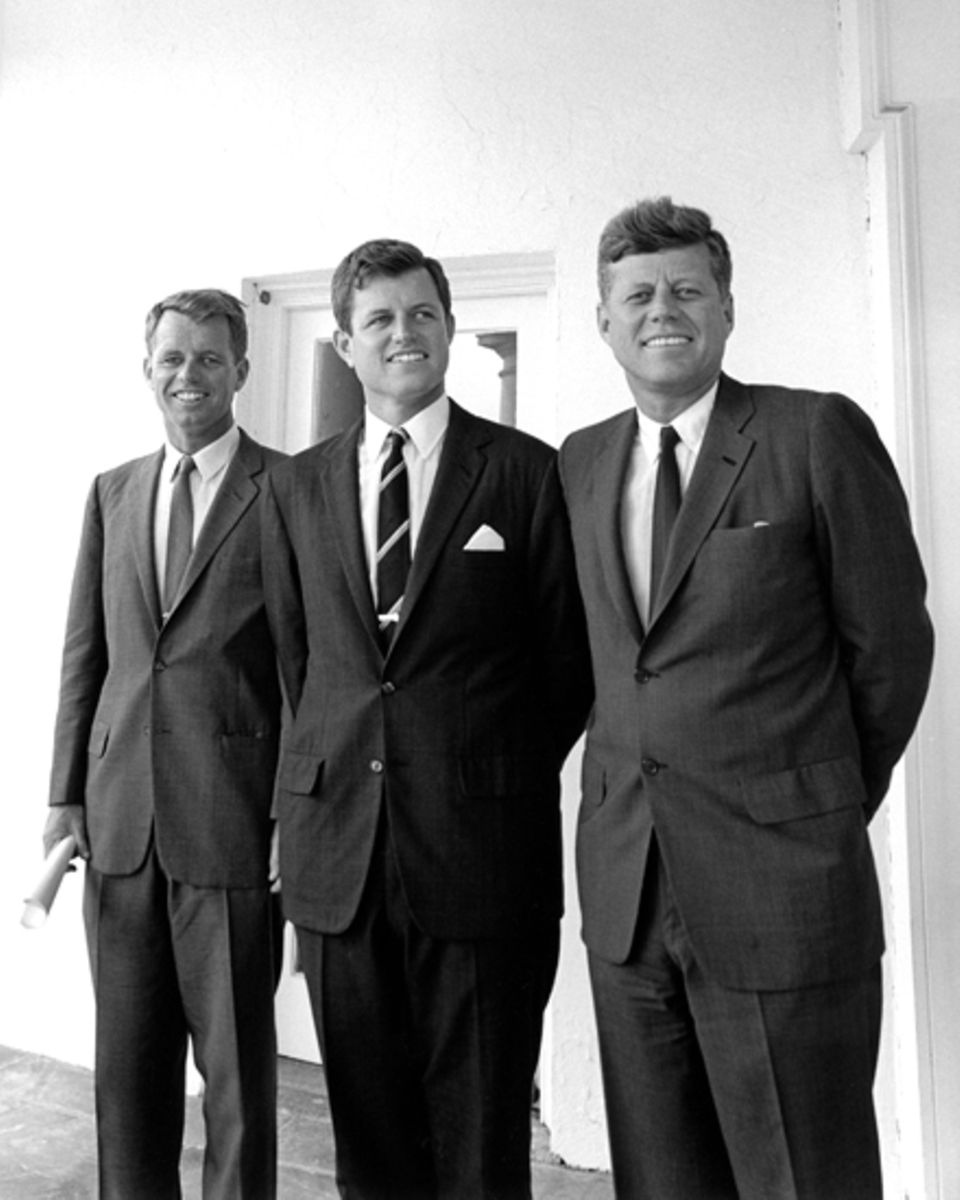 Charismatische Brüder-Troika: Robert (gest.1968), Ted (gest. 2009) und John (gest. 1963),  begründeten den Ruf der Kennedys als