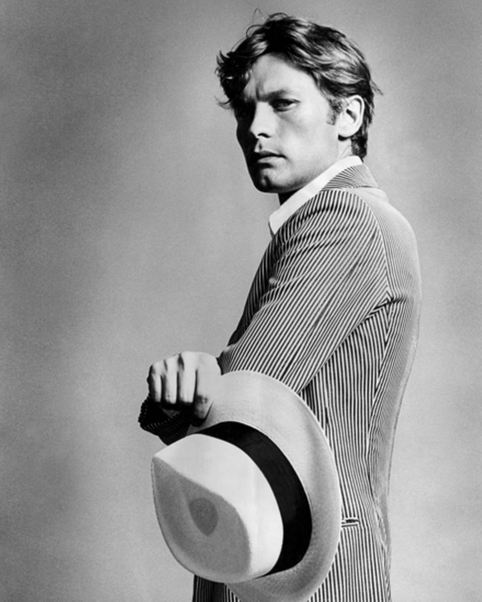 Helmut Berger zierte 1970 als erster Mann die "Vogue". Dieses Foto stammt aus der Strecke im Heft, auf dem Titel war er mit sein Helmut Berger zierte 1970 als erster Mann die "Vogue". Dieses Foto stammt aus der Strecke im Heft, auf dem Titel war er mit sein