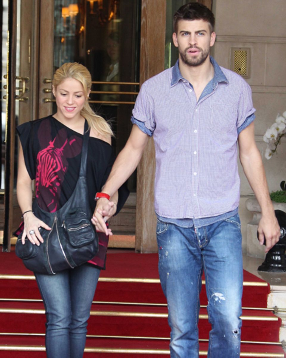 Seit Anfang 2011 sind Shakira, 35, und der spanische Fußballer Gerard Piqué, 25, offiziell ein Paar. Mitte September verkündete Seit Anfang 2011 sind Shakira, 35, und der spanische Fußballer Gerard Piqué, 25, offiziell ein Paar. Mitte September verkündete