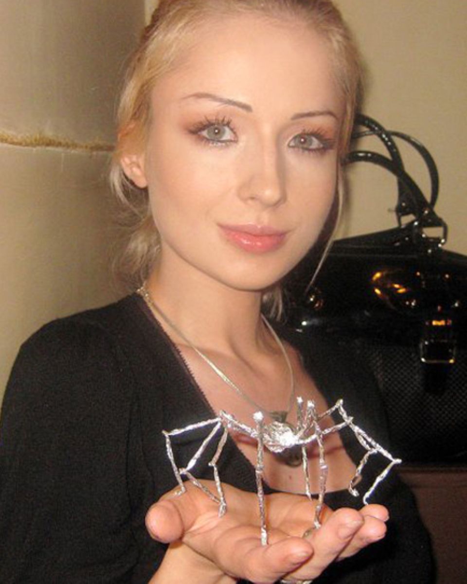 Valeria Lukyanova zeigt sich auch mit dezentem Make-up. Valeria Lukyanova zeigt sich auch mit dezentem Make-up.