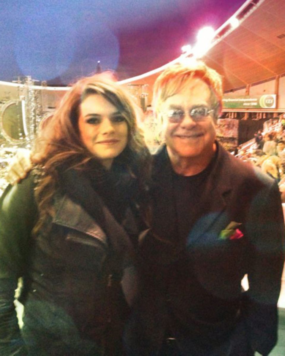 "Elton John und ich beim Konzert von Coldplay in Sydney." "Elton John und ich beim Konzert von Coldplay in Sydney."
