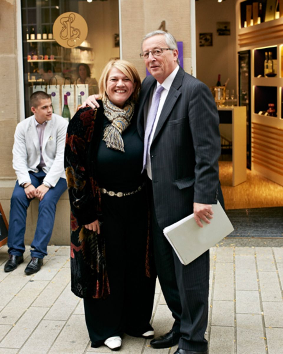 Zufällige Begegnung:Léa Linster mit Premierminister Jean-Claude Juncker, links ihr Sohn Louis. Zufällige Begegnung:Léa Linster mit Premierminister Jean-Claude Juncker, links ihr Sohn Louis.