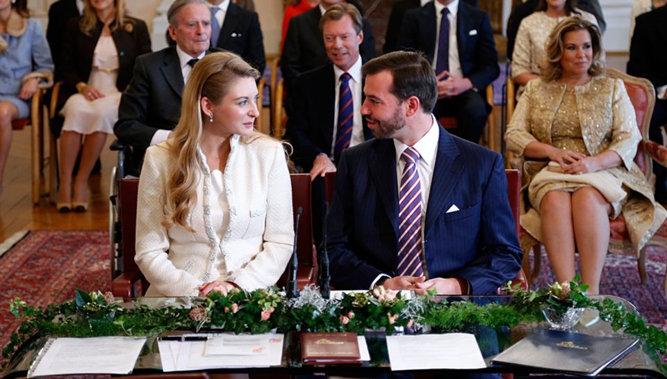 Stéphanie de Lannoy und Guillaume von Luxemburg bei der standeasamtlichen Trauung. Stéphanie de Lannoy und Guillaume von Luxemburg bei der standeasamtlichen Trauung.