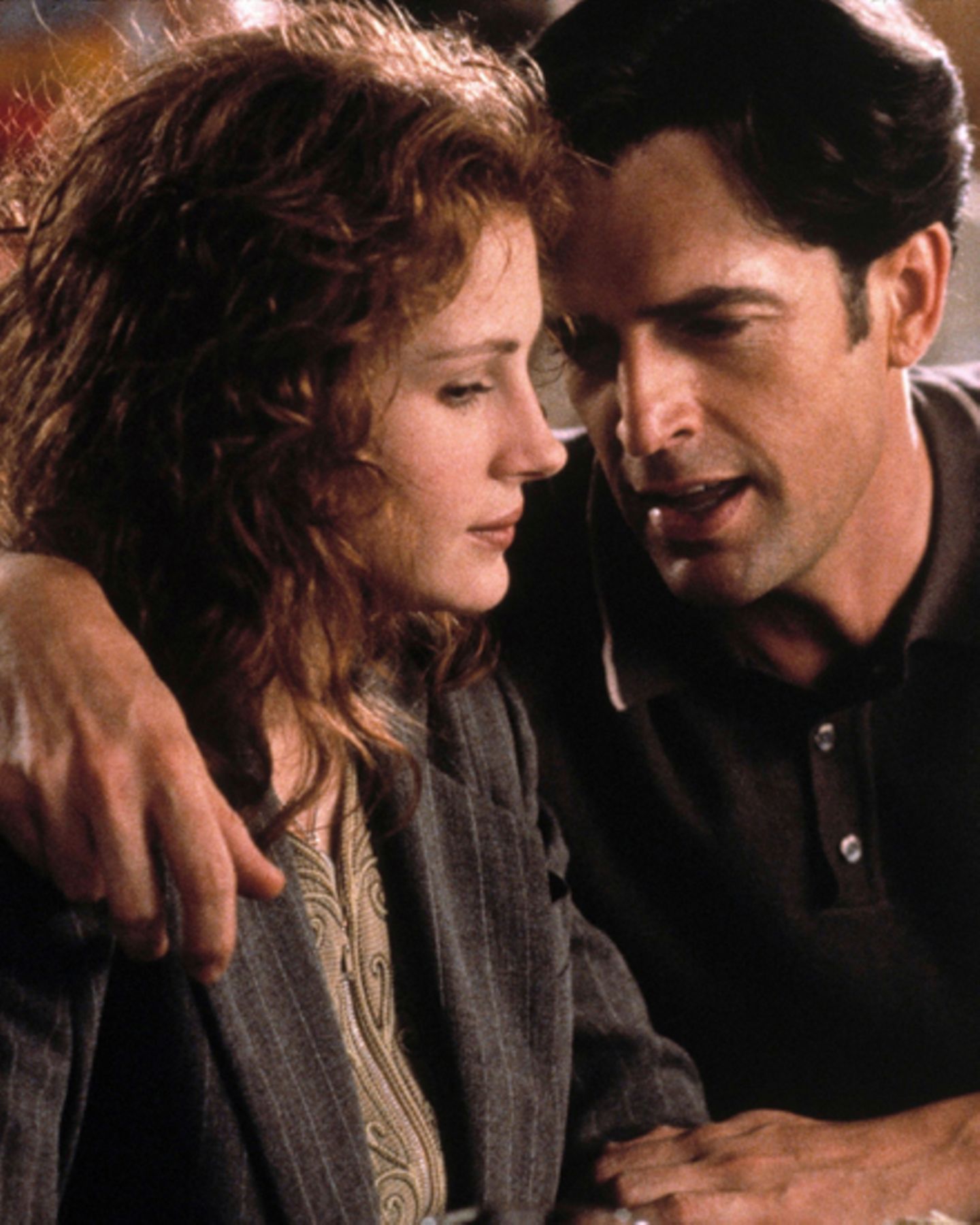 1997: Als schwuler Buddy von Julia Roberts begeisterte Rupert Everett in "Die Hochzeit meines besten Freundes" Millionen. 1997: Als schwuler Buddy von Julia Roberts begeisterte Rupert Everett in "Die Hochzeit meines besten Freundes" Millionen.