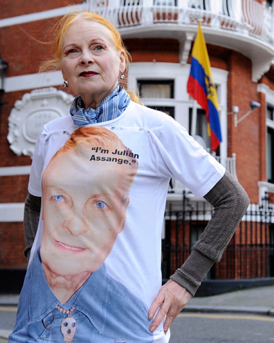Für Julian Assange: Vivienne Westwood designte ein T-Shirt, dessen Erlös an Wikileaks geht.