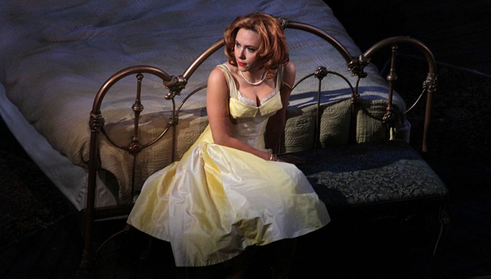 In "Cat On A Hot Tin Roof" spielt Scarlett Johansson die Rolle der Margaret.